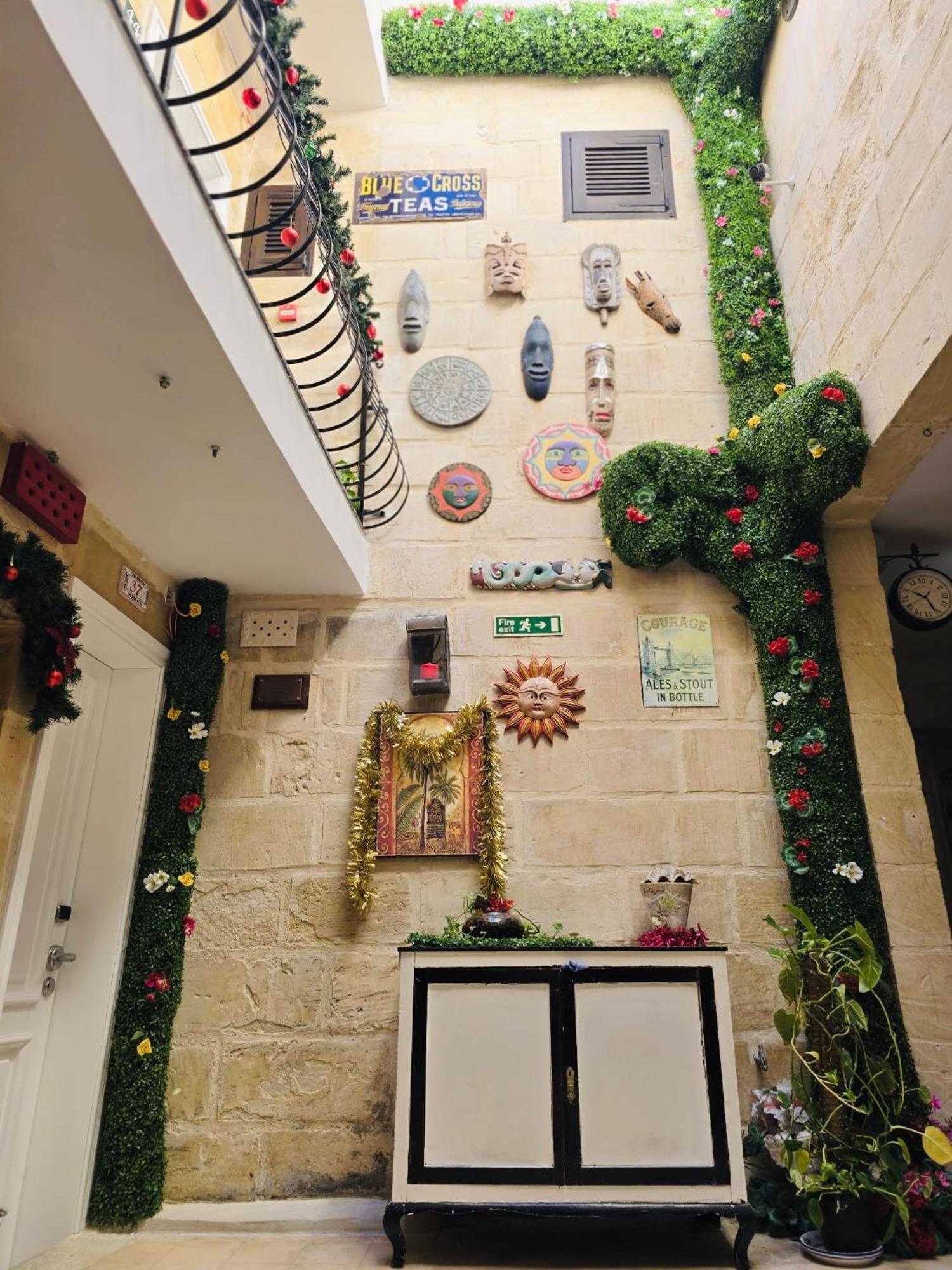 Luciano Valletta Boutique Exterior photo
